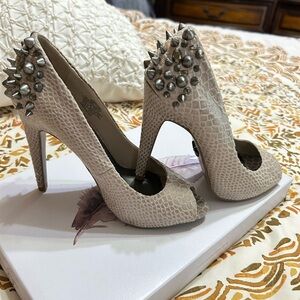Simply Vera Vera Wang Women's Cream Studded Heels